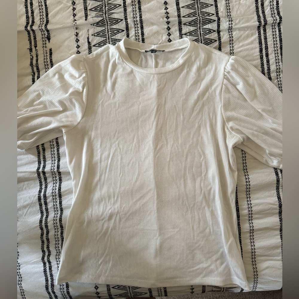 Express white top with puff sleeves